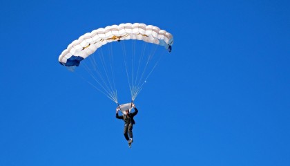  体彩官网_西甲焦点战前瞻，赫罗纳与马德里竞技周日对决，攻防中场全方位解析与比分预测