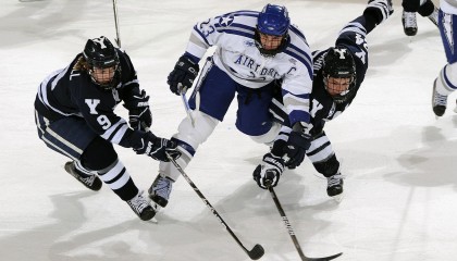  体彩公益：足球之夜的双重悬念，申花传奇替补获殊荣，姆巴佩伤情牵动西超杯