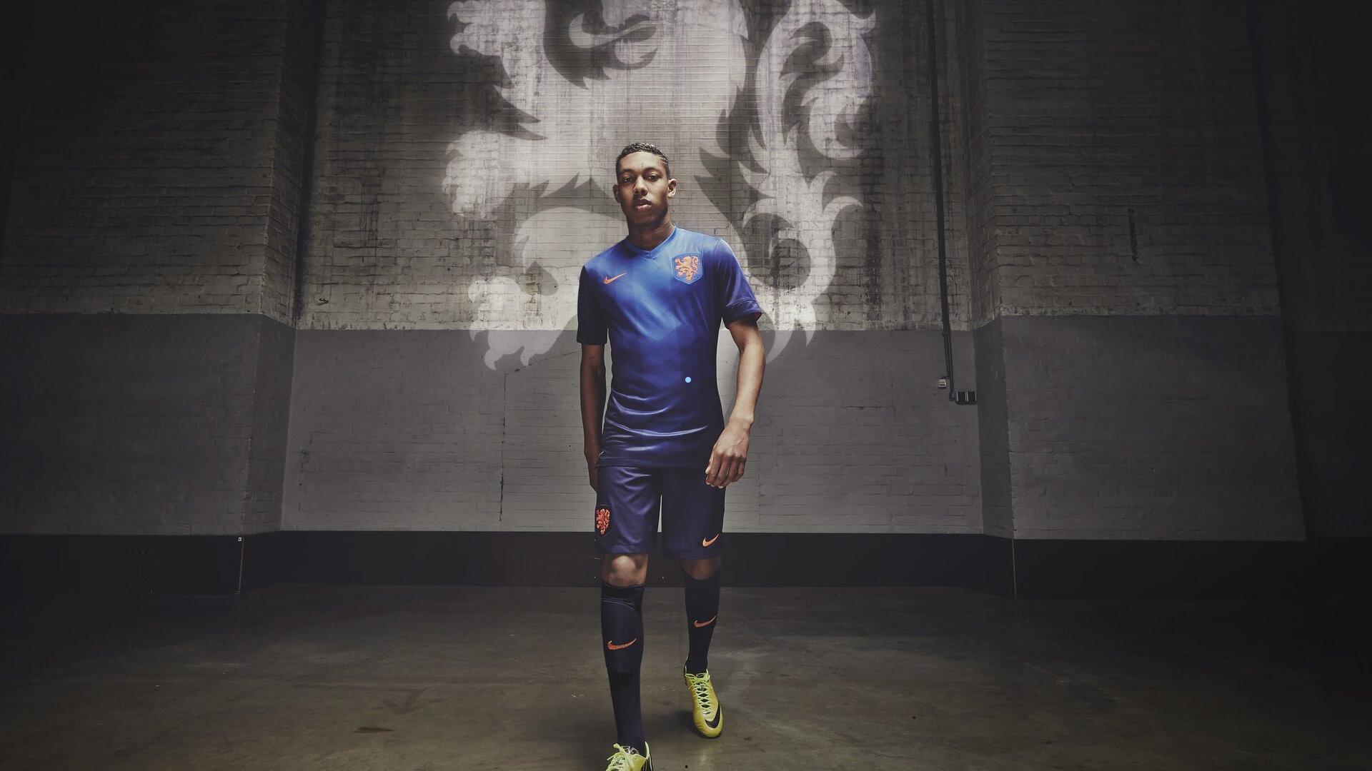 美媒爆料,詹姆斯排挤里夫斯计划落空,经纪人赢得强力支持